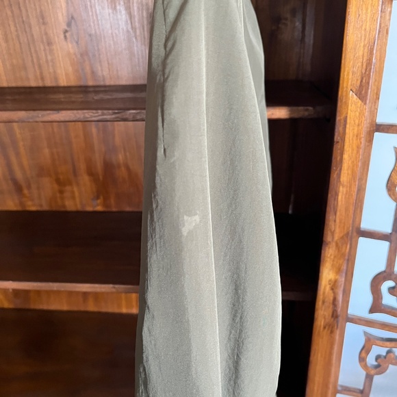 Light and silky Zara (M) drawstring khaki jacket, windbreaker, with pockets. - Picture 14 of 16